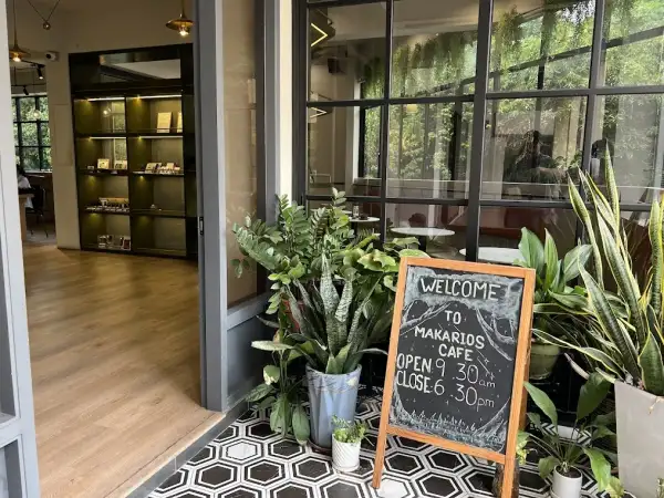Makarios Book Café