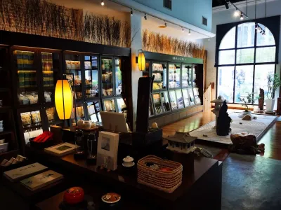 Jing Si Books & Cafe Penang 檳城靜思書軒