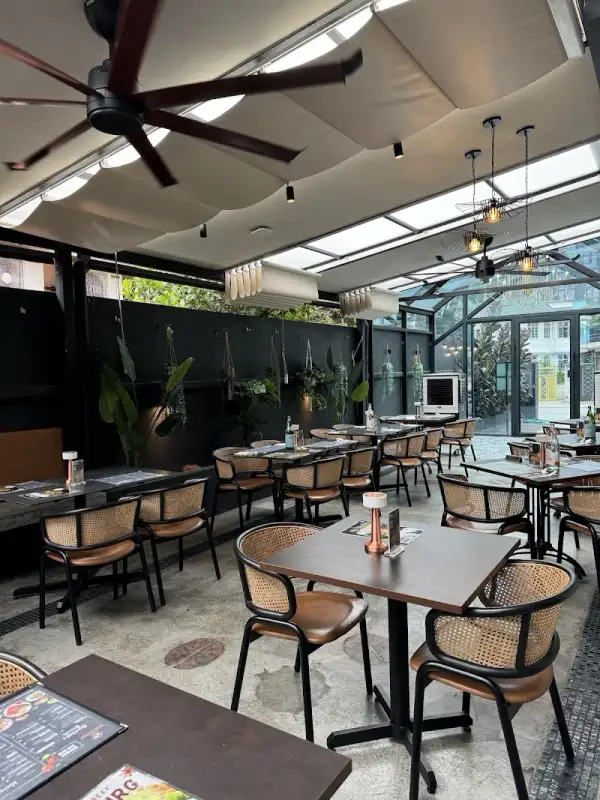 Blackbixon Cafe & Restaurant - Jalan Inai